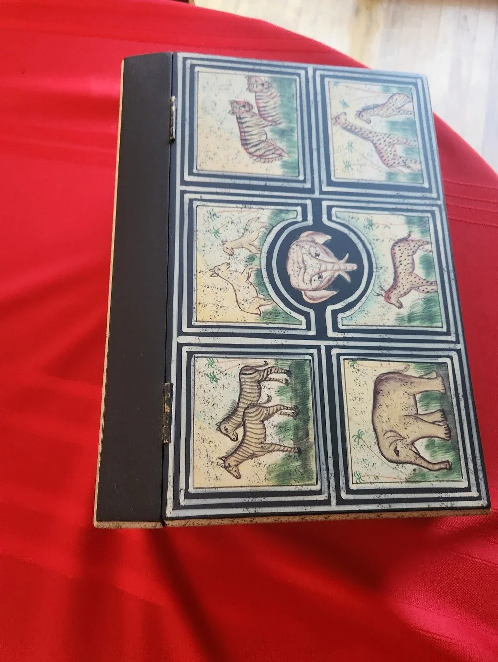 Vintage Hand-Painted Safari Animal Lacquer Large Jewelry/Trinket Box